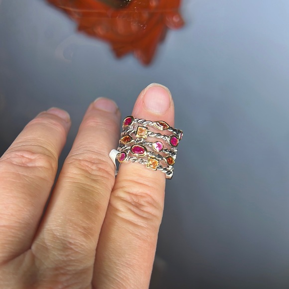 Contemporary Ring - Picture 1 of 3